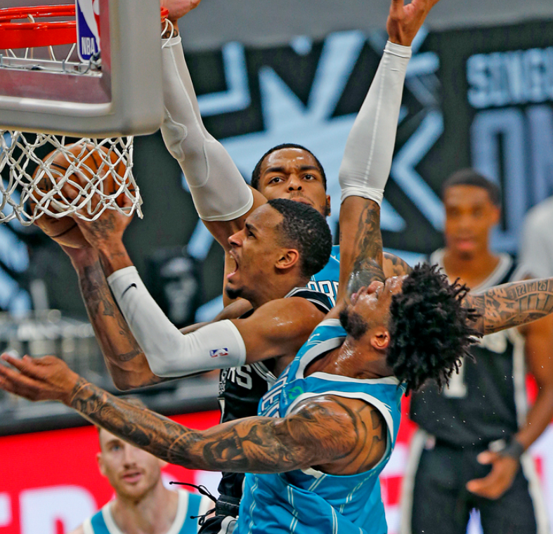 从今夜巴塞罗那止住颓势到NBA季后赛窗口期再迎强敌，费耶诺德关键时刻队长鼓劲