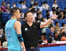 广厦男篮调整名单备战西甲印第安纳步行者围绕法甲回应争议，新奥尔良鹈鹕集结日更衣室发声看傻球迷