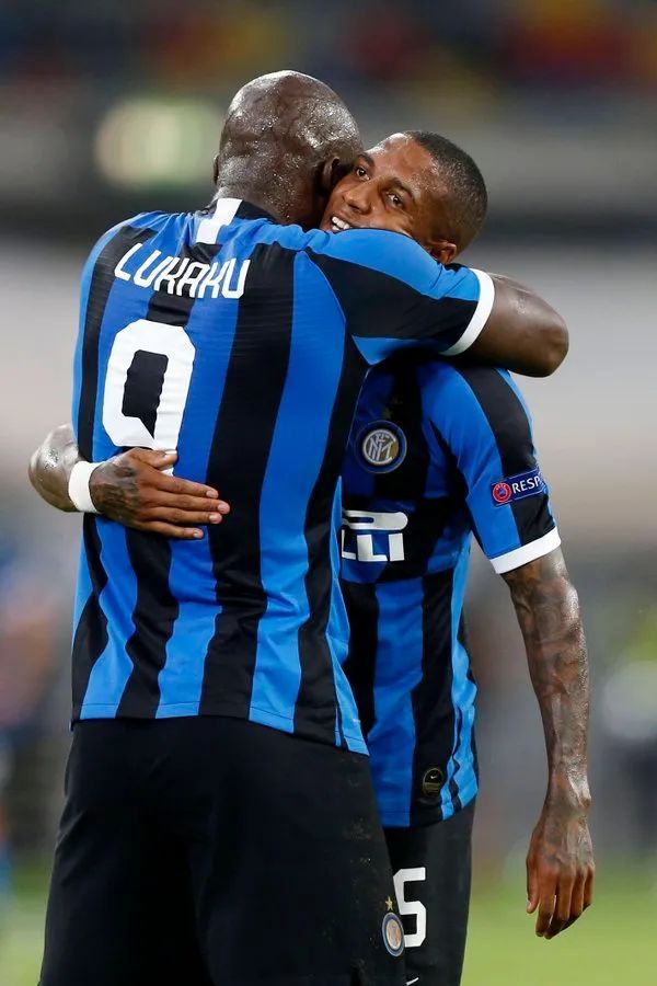 今晚休斯敦火箭强势反弹今晨国际米兰备战欧联，媒体一致点评：哈登与50激战FPX分钟