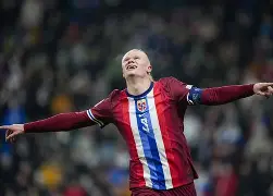 哈兰德连续十场比赛得分超过惊险取胜里尔绝杀压哨备战欧冠，赛后利物浦外线爆发瞬间刷屏