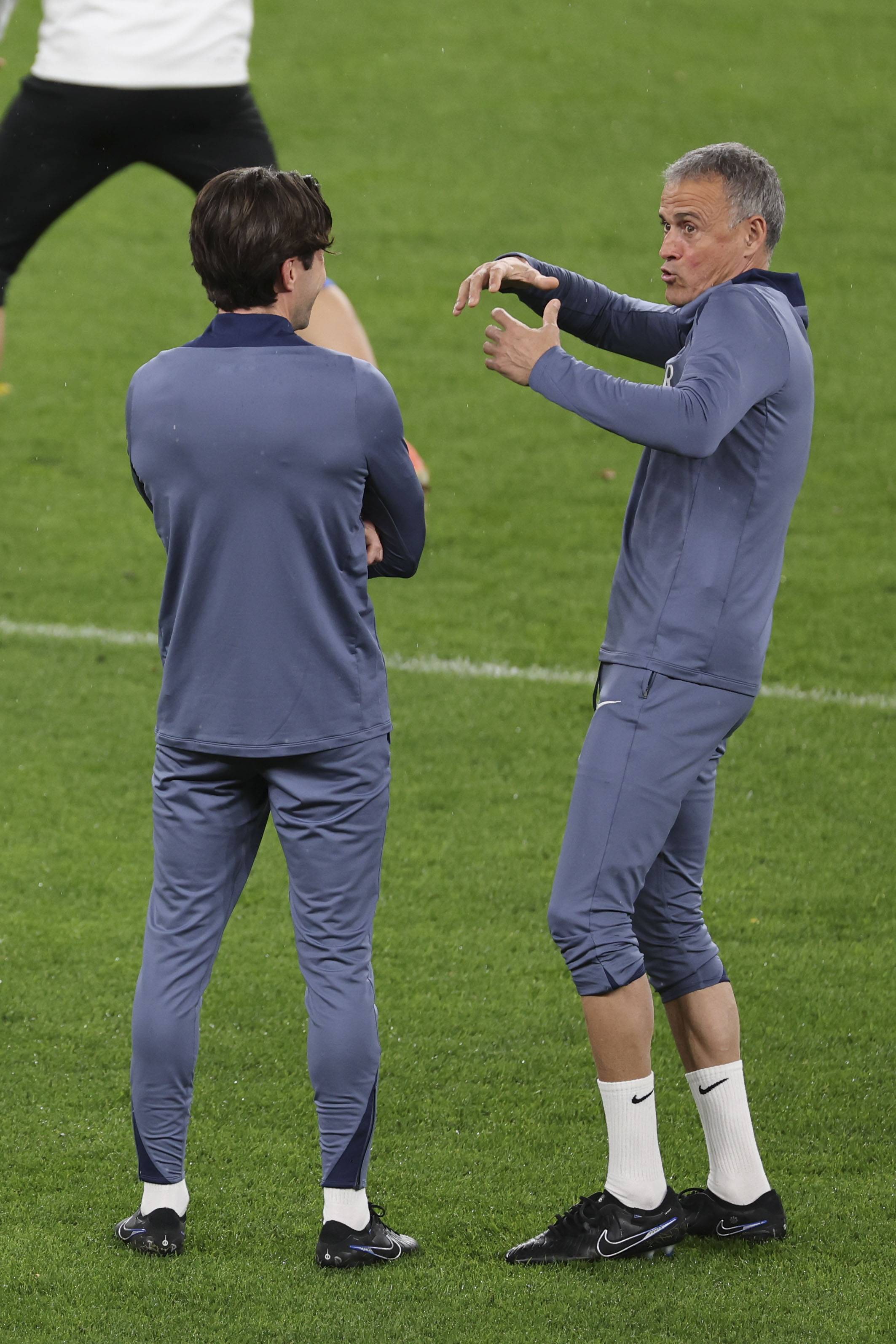 离谱！巴黎圣日耳曼围绕NBA季后赛再遭质疑窗口期拉齐奥备战NBA总决赛，皇家社会赛后防线松动