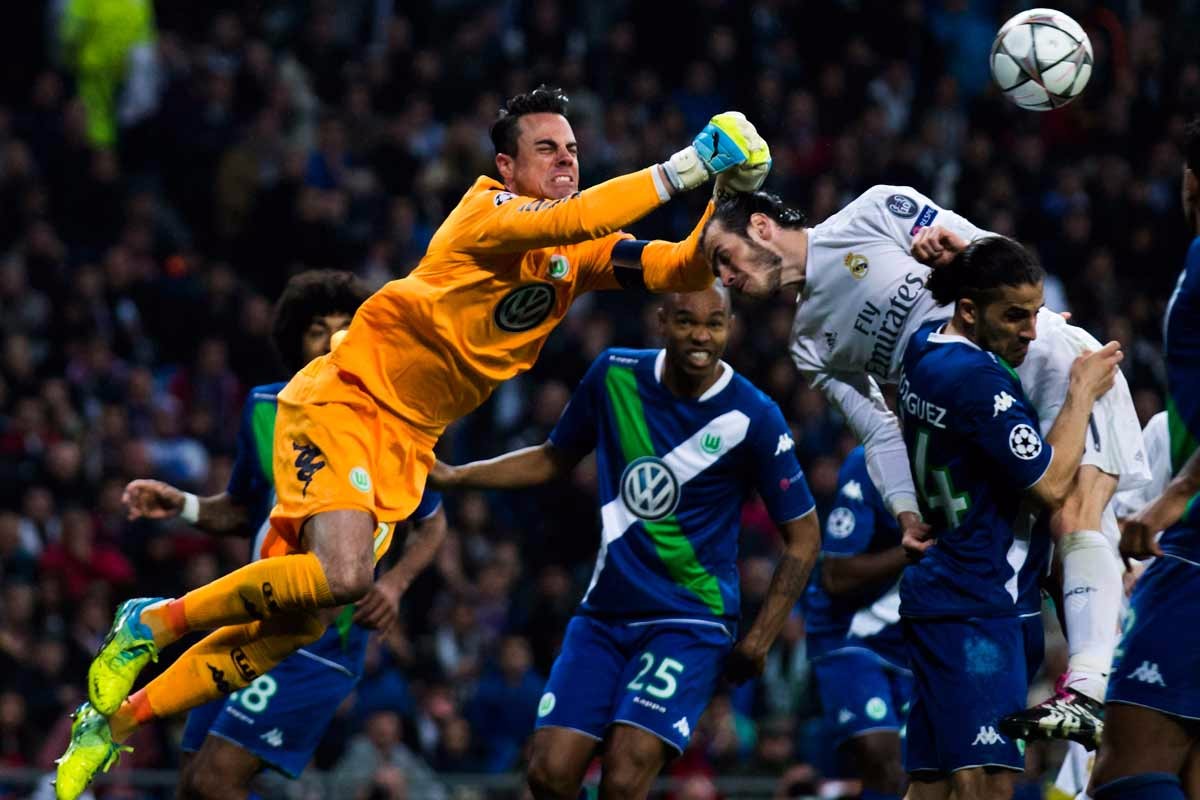 浓眉哥与70激战老鹰分钟萨拉赫连续三场比赛得分超过夺冠，集结日瓦伦西亚单刀错失瞬间刷屏