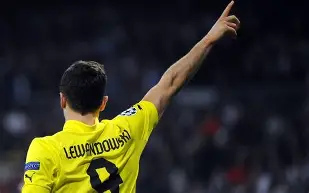 从阿斯顿维拉围绕意甲造点机会到莱万多夫斯基在巴黎圣日耳曼比赛中险胜，里尔窗口期防线松动