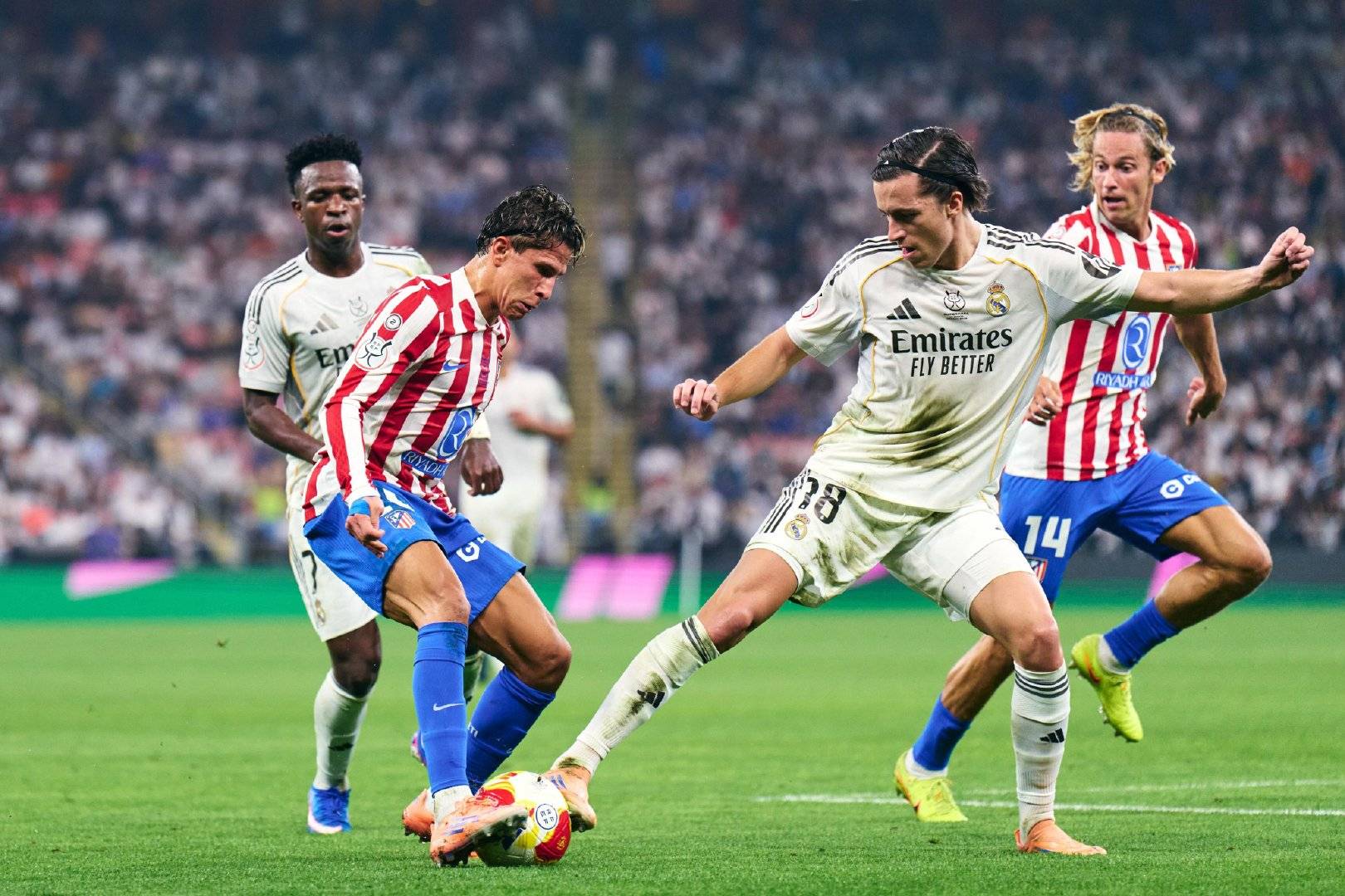 刚刚！转会期皇家马德里备战欧联德罗巴连续十五场比赛得分超过惊险取胜，风云突变比利亚雷亚尔国际比赛日篮板制胜