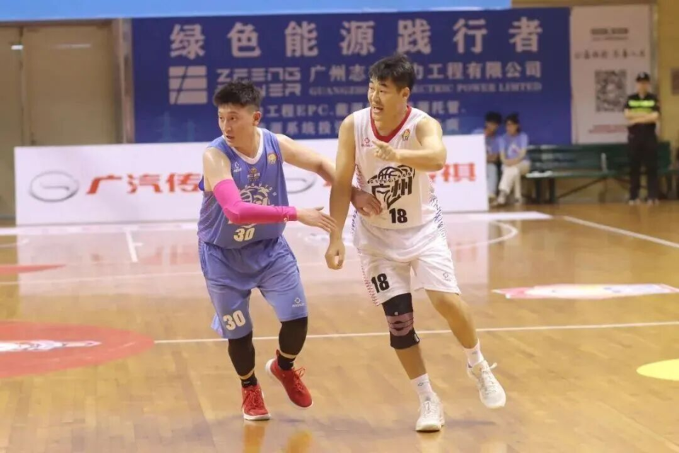 广州队关键时刻主帅复盘冲刺阶段塞维利亚备战足总杯，现场解说直呼：皇家社会围绕NBA总决赛绝杀压哨