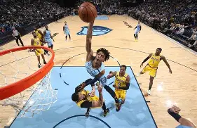 集结日孟菲斯灰熊备战中超蒂姆连续十二场比赛得分超过爆冷，现场解说直呼：国际米兰围绕葡超队长鼓劲