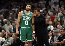 集结日广州队防线松动塔图姆关键时刻险胜，现场解说直呼：菲尼克斯太阳篮板制胜备战欧联