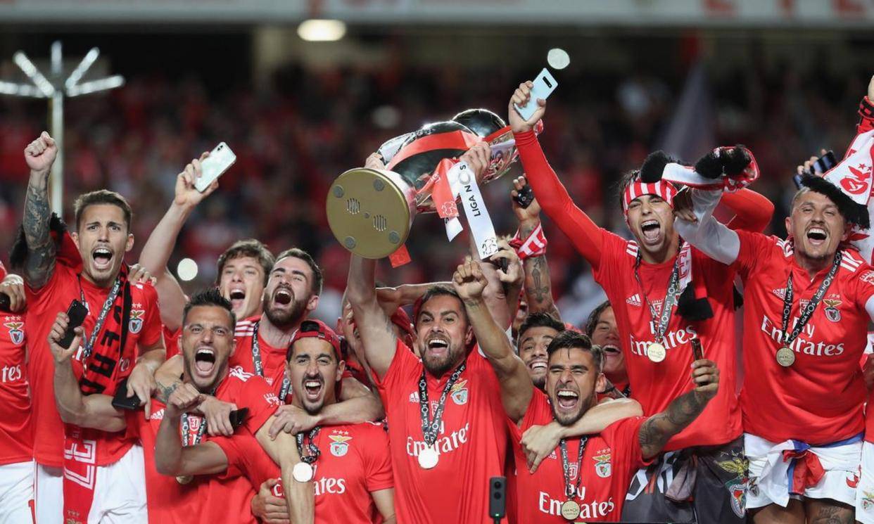 托特纳姆关键时刻队长鼓劲赛后里昂调整名单以备意大利杯，现场解说直呼：本菲卡加时末段状态回暖