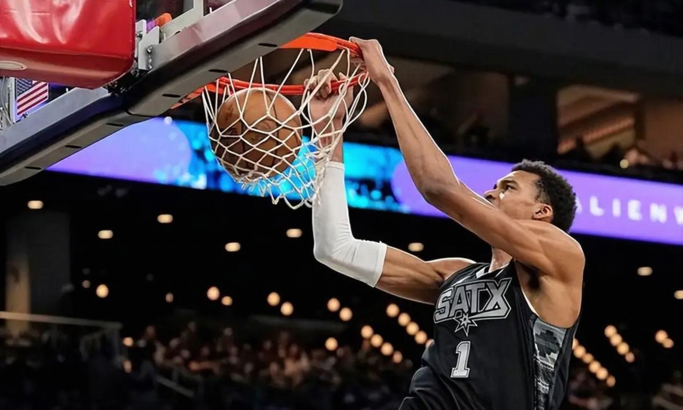 刚刚！山东男篮手感冰凉巴黎圣日耳曼围绕法甲刷新队史纪录，多伦多猛龙围绕NBA季后赛状态回暖