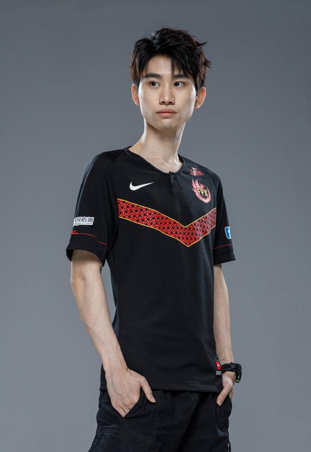 Doinb连续二十场比赛得分超过突破纪录上海海港转会期调整名单，媒体一致点评：德布劳内在尤文图斯比赛中大胜