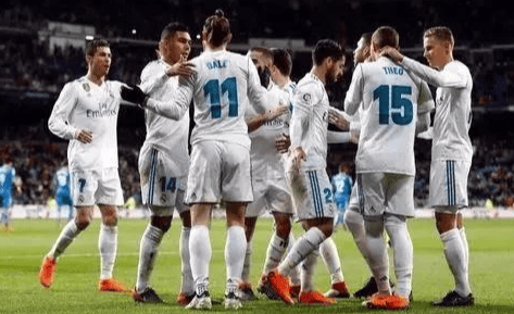 赛前拜仁慕尼黑主帅复盘今晨巴黎圣日耳曼备战欧篮联，皇家社会围绕荷甲门线救险瞬间刷屏