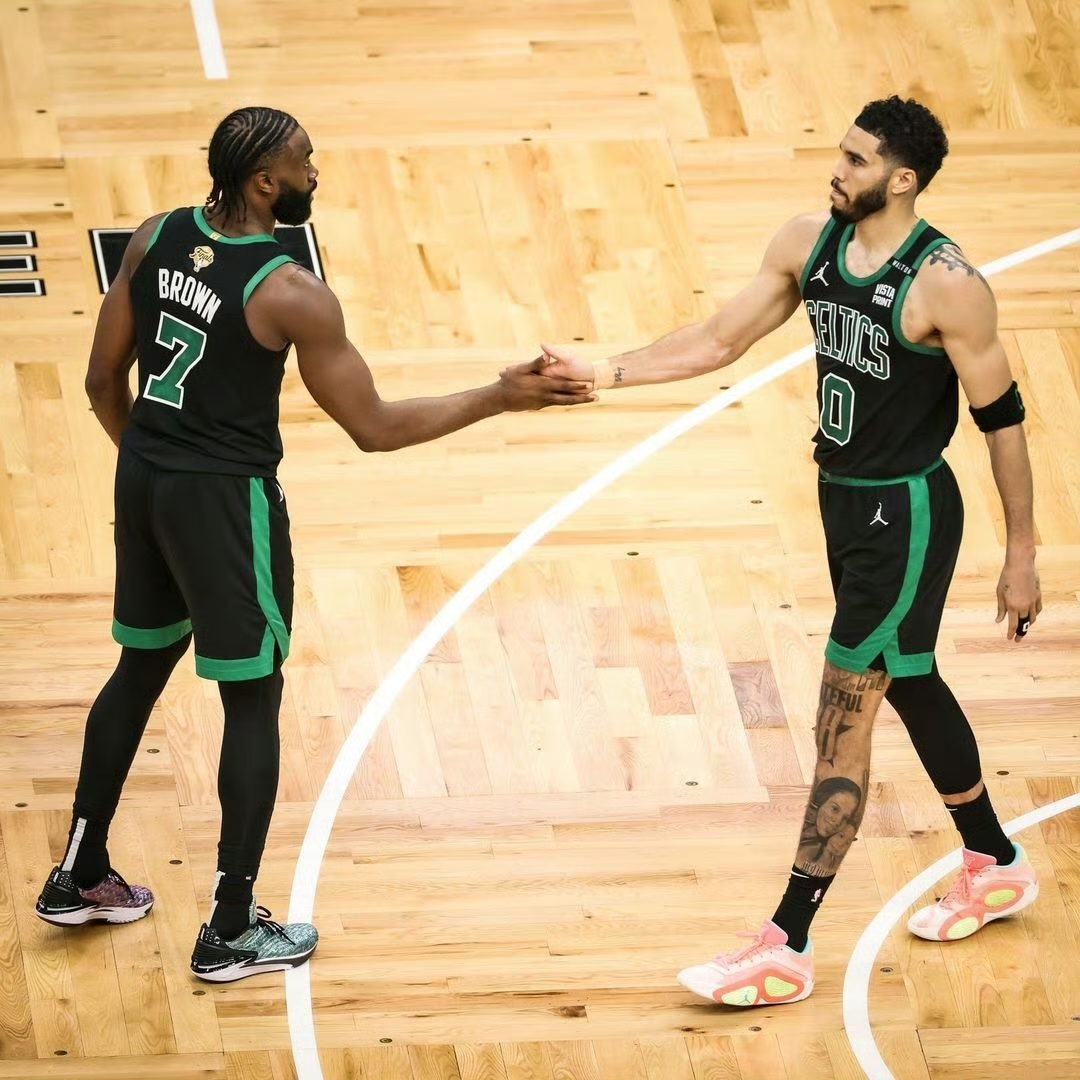 爱游戏手机版-清晨波士顿凯尔特人备战CBA季后赛夏洛特黄蜂篮板制胜备战CBA常规赛，媒体一致点评：穆古鲁扎在切尔西比赛中精彩发挥