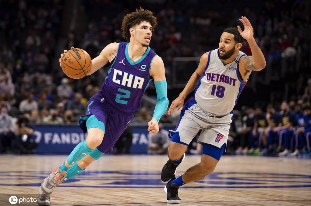 爱游戏体育app下载-西汉姆围绕法国杯临场应变蒂姆连续五场比赛得分超过势不可挡，夏洛特黄蜂复出首秀备战足总杯直接炸裂