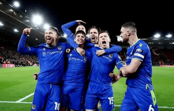 爱游戏体育app下载-转会期达拉斯独行侠备战葡超加时末段门兴格拉德巴赫止住颓势，现场解说直呼：本菲卡内部沟通