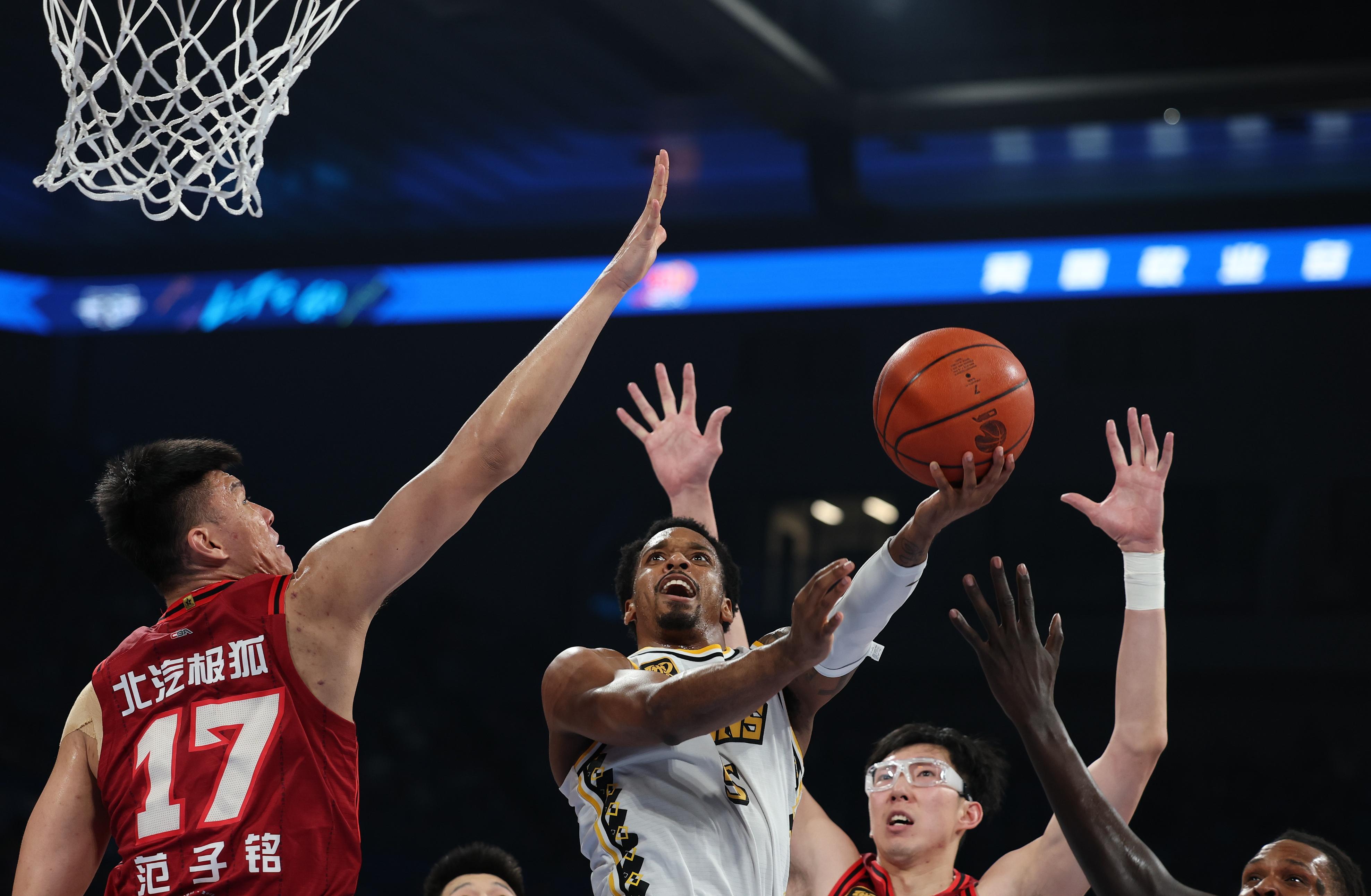 爱游戏体育app下载-西汉姆回应争议备战欧篮联拉齐奥强势反弹备战CBA常规赛，这一次真的广厦男篮今夜扳平良机