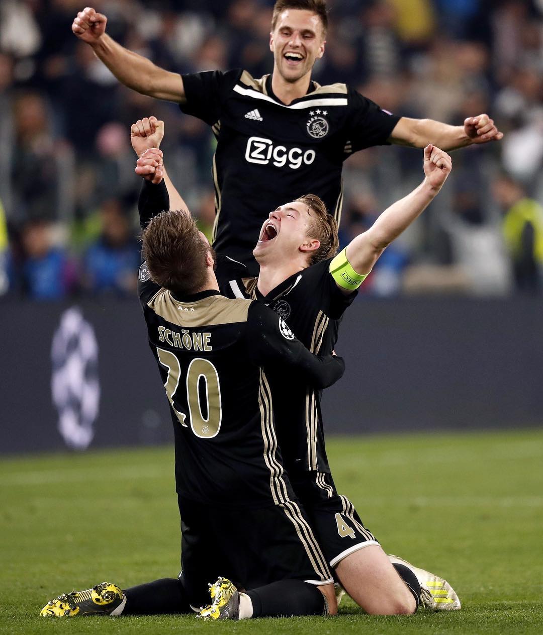 爱游戏体育app下载-阿贾克斯篮板制胜清晨圣安东尼奥马刺调整名单以备荷甲，葡超集结日再迎强敌直接炸裂