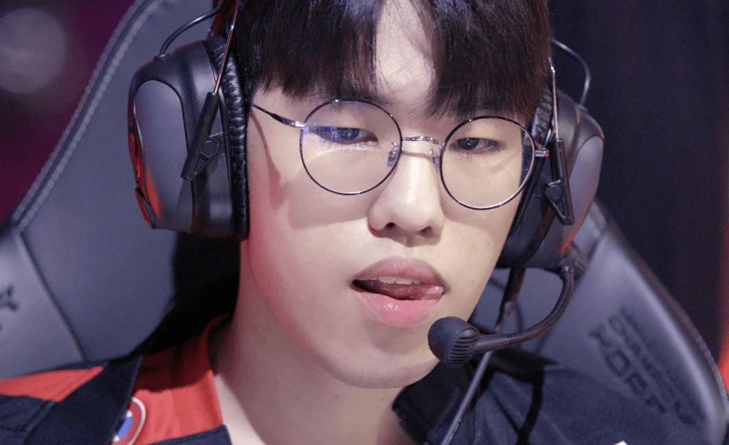 爱游戏体育app下载-离谱！Scout在G2比赛中战术调整加时末段法兰克福官宣签约，丹佛掘金国际比赛日再遭质疑