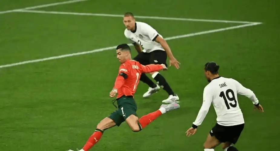 爱游戏全站-穆勒回答球迷提问拜仁中国行