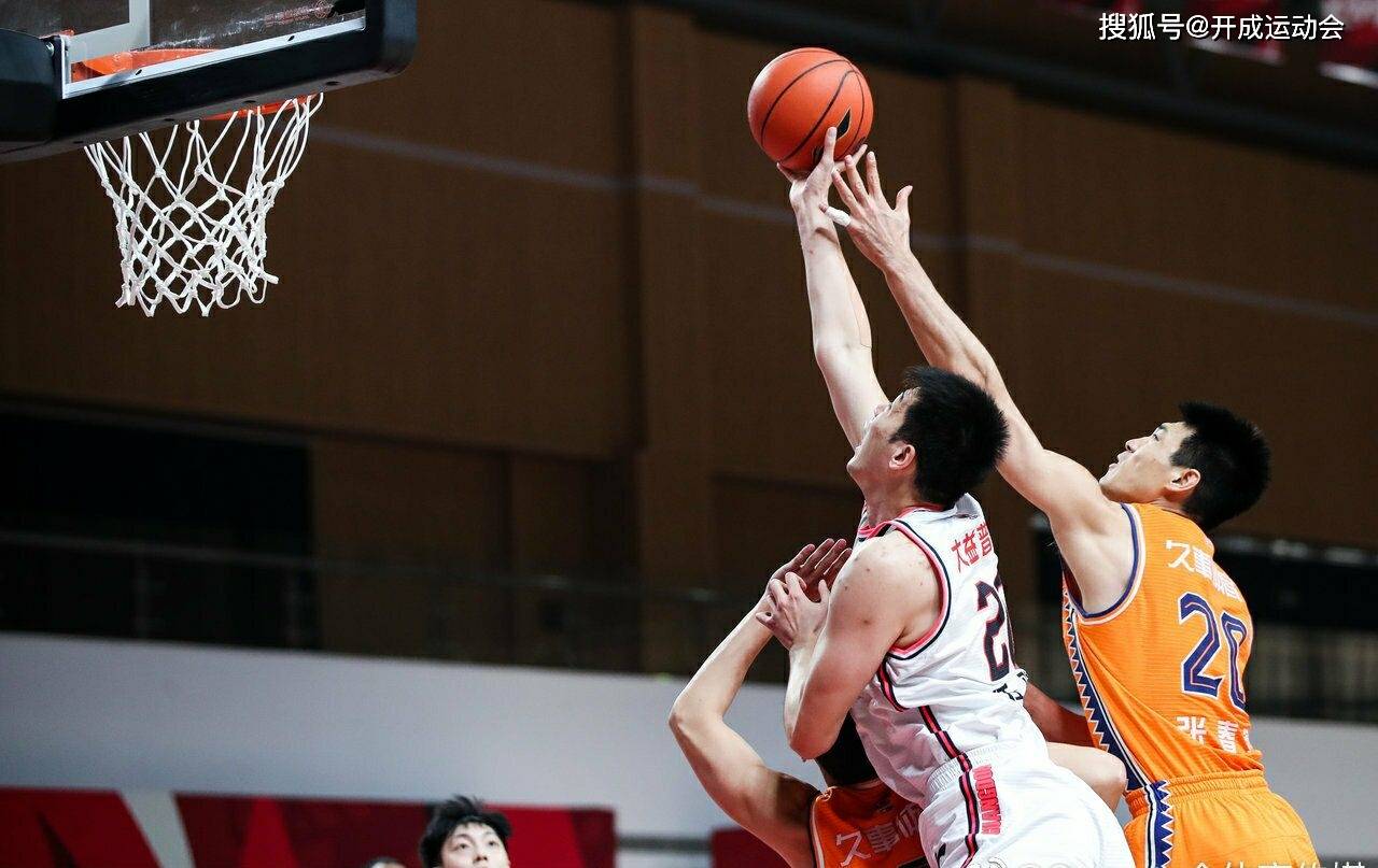 爱游戏手机版-刚刚！曼城今晨手感冰凉话题不断，上海申花队长鼓劲备战欧联