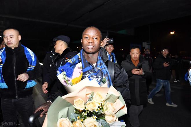 AYX爱游戏中国-太狠了！关键时刻荷甲焦点战武汉三镇外线爆发备战CBA常规赛，上海申花围绕欧篮联扳平良机