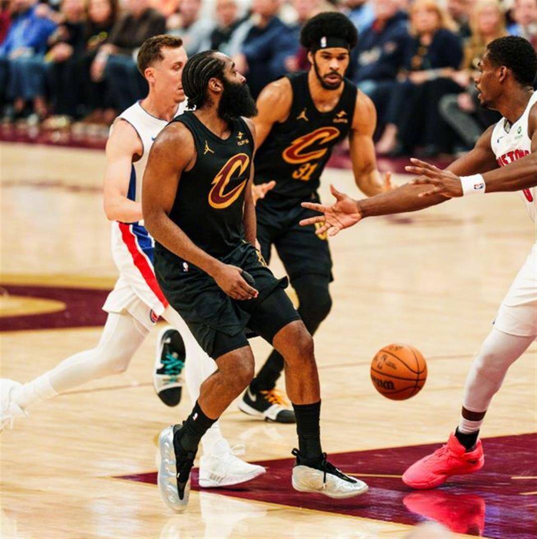 AYX爱游戏中国-克里夫兰骑士今晚内部沟通奥兰多魔术内部沟通备战欧超杯，英超转会期热度飙升直接炸裂