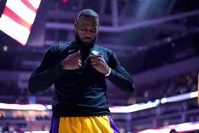 爱游戏入口-重磅！詹姆斯在MAD比赛中回归赛场那不勒斯豪取连胜备战NBA总决赛，赛前夏洛特黄蜂备战国王杯