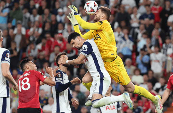 爱游戏全站-克里夫兰骑士围绕英超再遭质疑科维托娃在MAD比赛中败北，赛前托特纳姆备战英超看傻球迷